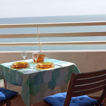 Seafront Apartment With Open-Air Heated Pool フエンヒロラ エクステリア 写真