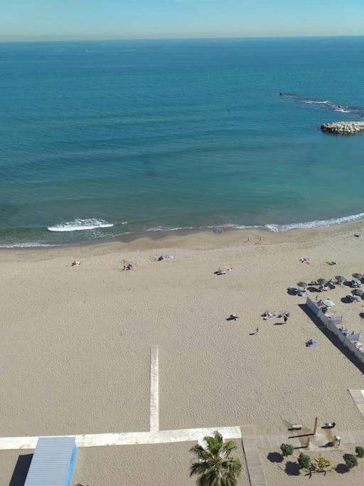 Seafront Apartment With Open-Air Heated Pool フエンヒロラ エクステリア 写真