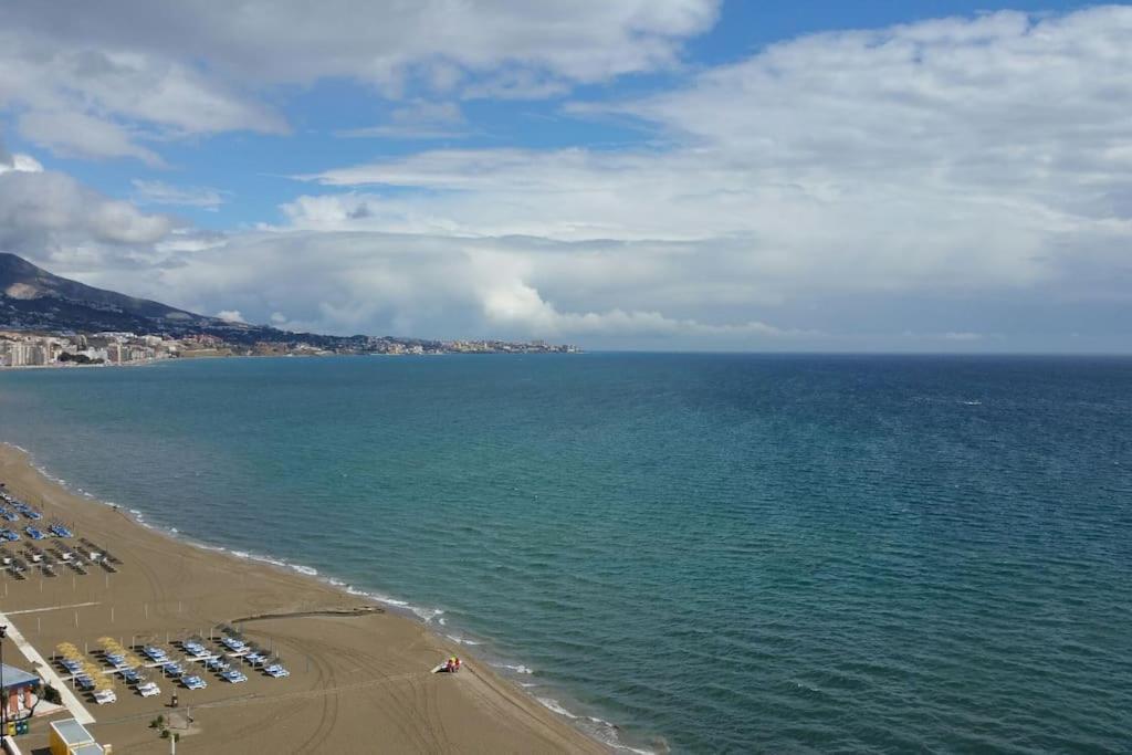 Seafront Apartment With Open-Air Heated Pool フエンヒロラ エクステリア 写真