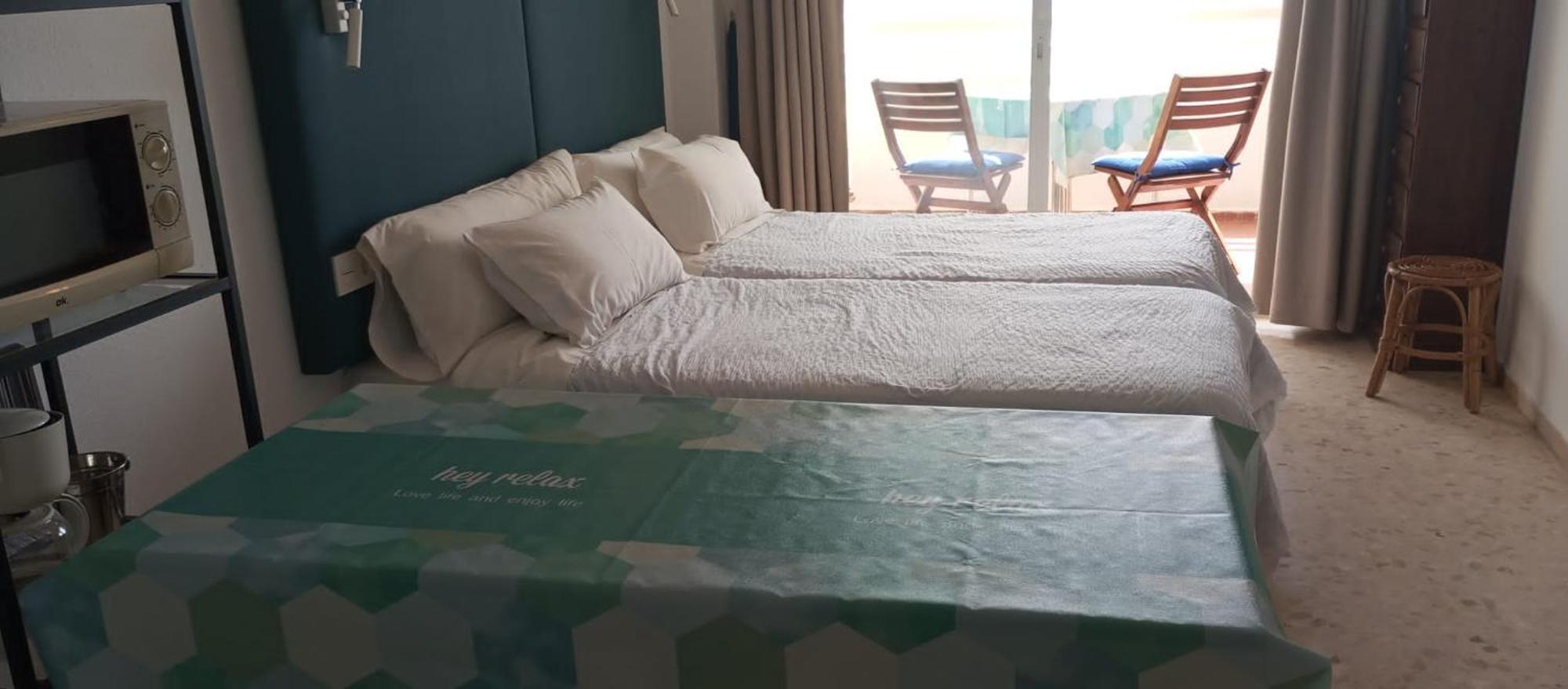 Seafront Apartment With Open-Air Heated Pool フエンヒロラ エクステリア 写真
